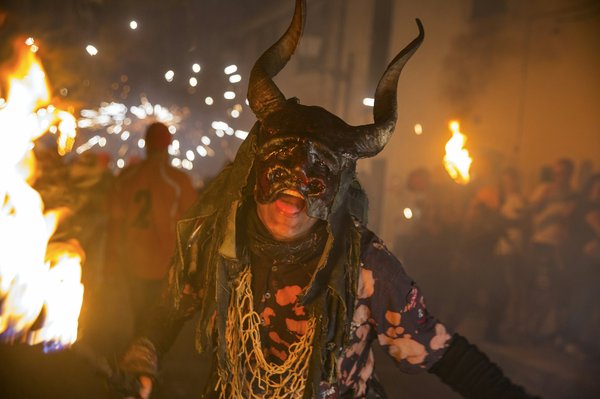 Cinéscénie puy du fou réservation : comment ne rien rater ?